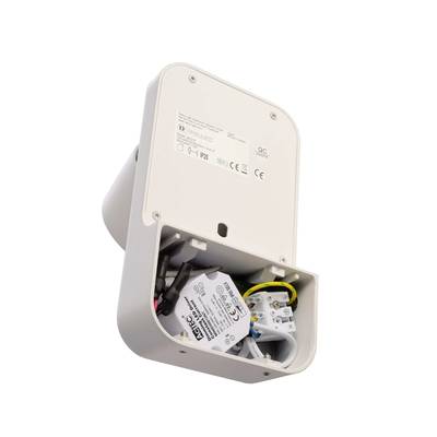 Ein weißes technisches Gerät mit offenem Gehäuse zeigt interne elektrische Komponenten und Verkabelung.
