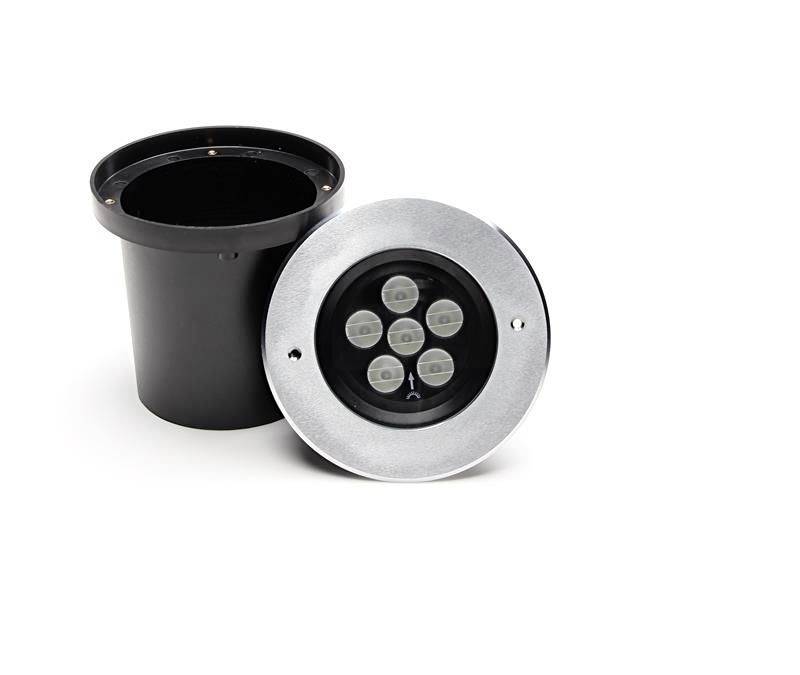 Runde Bodeneinbauleuchte mit Metallrand und schwarzem Gehäuse. Sichtbare LED-Lampen im Inneren. Geeignet für Außenbeleuchtung.