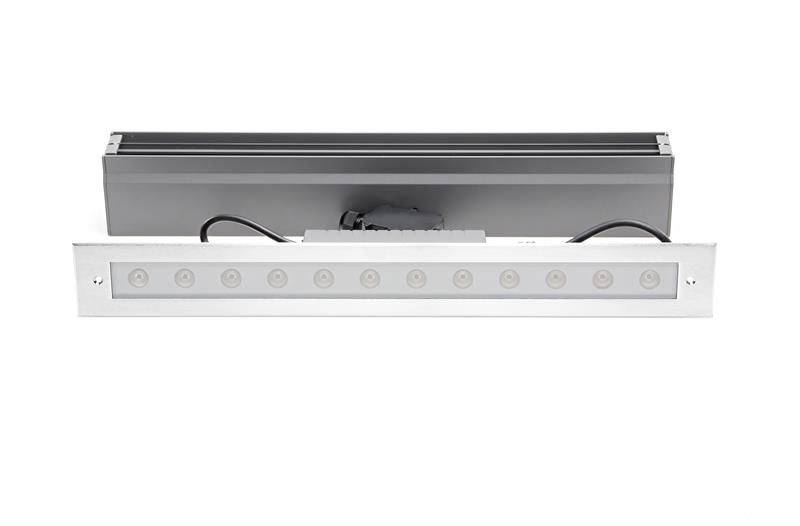 Das Bild zeigt eine lineare LED-Leuchte mit einem rechteckigen Metallgehäuse und mehreren Leuchtpunkten, geeignet für Innenbeleuchtung.