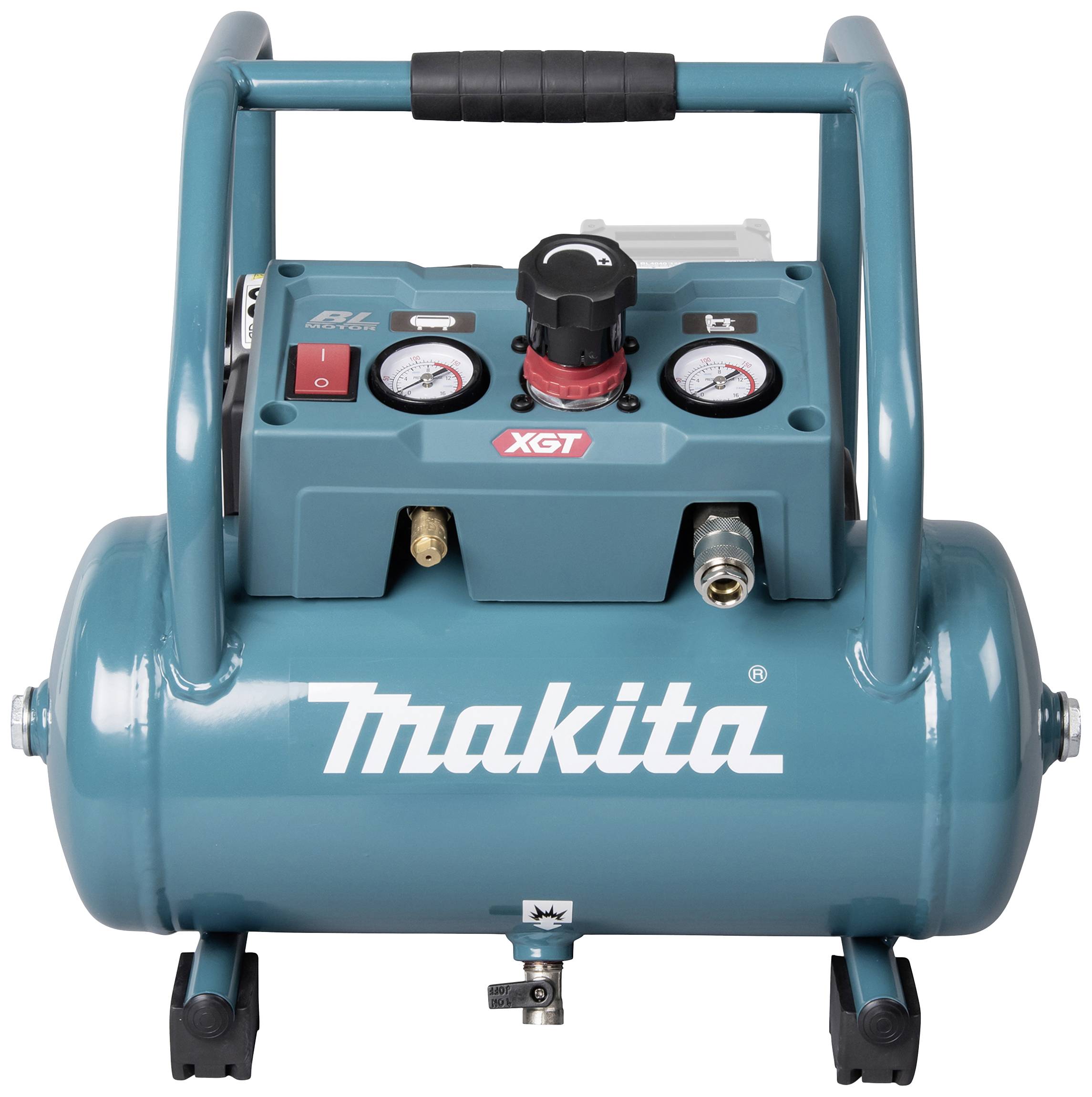 Ein grüner Kompressor von Makita mit Druckmesser, zwei Griffen und Anschlussstellen, aufrecht stehend, mit dem Logo 'Makita' darauf.