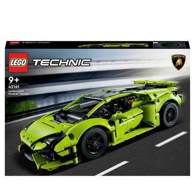 Lego Technic Modell 'Lamborghini Huracán Tecnica' in grüner Farbe auf einer Straße dargestellt; Kit für Bau ab 9 Jahren.