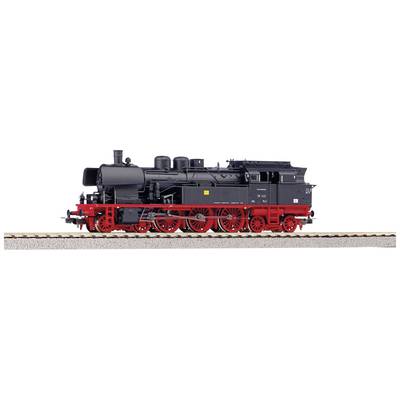 Seitenansicht einer schwarz-roten Dampflokomotive auf Schienen. Die Lokomotive hat Details wie Räder, Kabine und Schornstein.