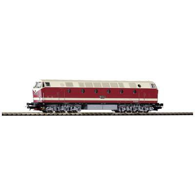 Rote und cremefarbene Diesellokomotive im Retro-Stil auf Bahngleisen, seitliche Ansicht.