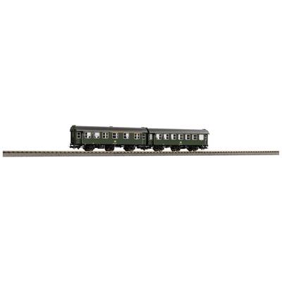 Zwei grüne Modellbahn-Personenwagen auf einem Gleis, detailreich gestaltet, in realistischen Maßstab für Modelleisenbahnen.