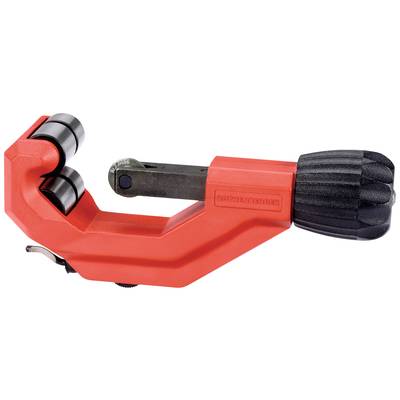Ein roter Rohrabschneider mit schwarzem Griff und zwei Schneidrollen, verwendet zum Schneiden von Metallrohren.
