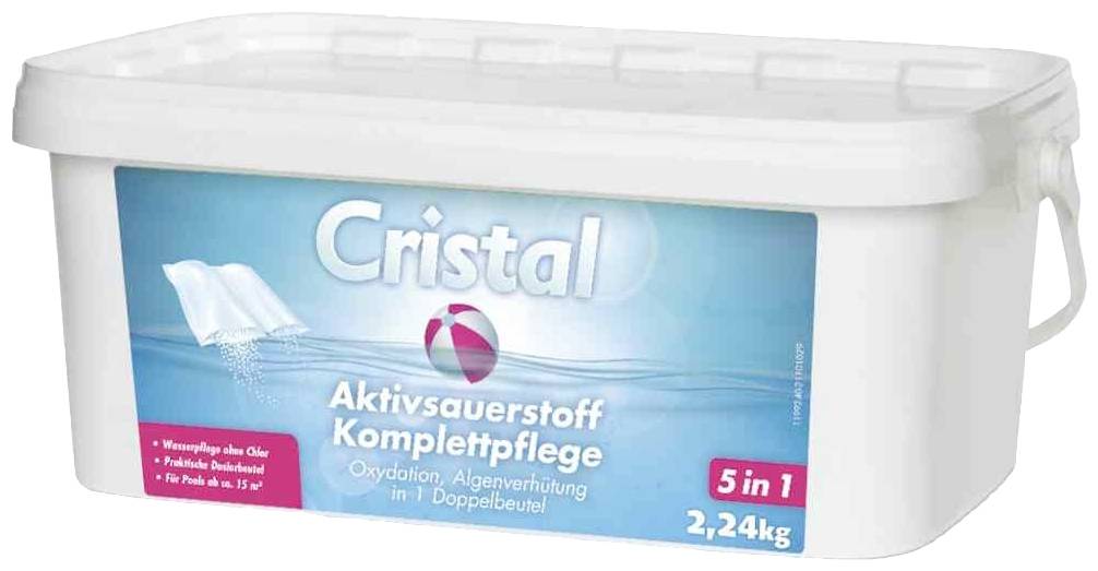 Behälter mit der Aufschrift 'Cristal Aktivsauerstoff Komplettpflege 5 in 1, 2,24 kg', zeigt Wasserpflegeprodukt für Pools.