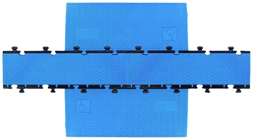 Zwei blaue Puzzlematten sind miteinander verbunden, die obere zeigt ineinandergreifende Kanten für den Zusammenbau.