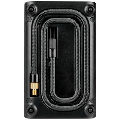 Ein schwarzes Gehäuse mit einem aufgerollten Kabel mit goldfarbener Steckerverbindung. Integriertes Fach zur Kabelaufbewahrung.