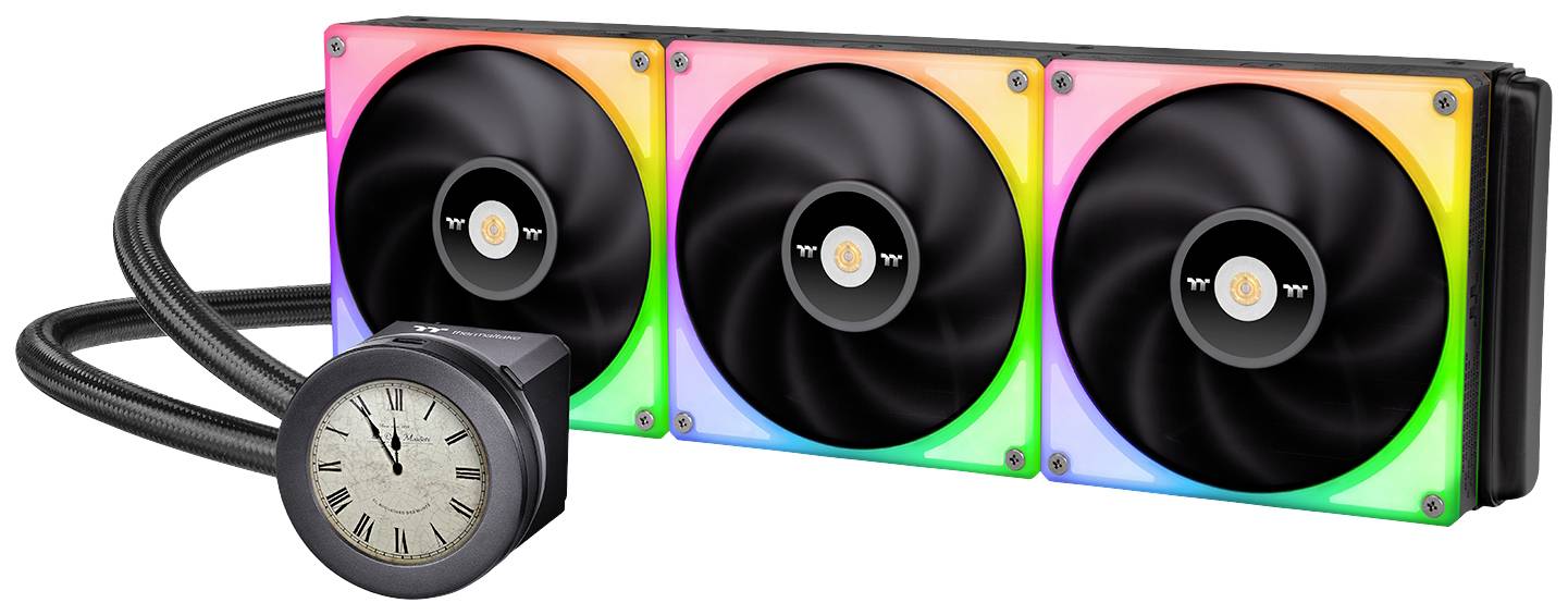 Eine bunte Computerflüssigkeitskühlung mit drei Lüftern und beleuchteten Rändern. Links ist ein Manometer in Form einer Uhr.