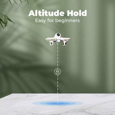 'Altitude Hold' Funktion der Drohne für Anfänger, Drohne schwebt stabil über einer Oberfläche.