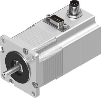 Metallischer Elektromotor mit zwei Steckverbindungen oben, rechteckige Bauform, dient zur Umwandlung elektrischer Energie in Bewegung.