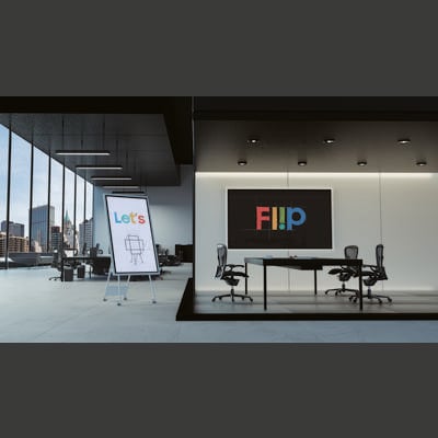 'Büro mit Glaswand, Plakat mit "Let's" und einer Zeichnung, Bildschirm mit "FL!P" in bunten Buchstaben, moderne Einrichtung.'