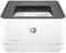 Ein HP LaserJet Pro 3002dw Drucker druckt ein Dokument.