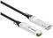 Zwei schwarze Glasfaserkabel mit silbernen Anschlüssen, die QSFP+-Transceiver-Module zeigen. Geeignet für Hochgeschwindigkeitsdatenübertragung.