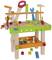 Kinderwerkbank aus Holz mit buntem Werkzeug und Schrauben zum Spielen. Enthält Säge, Schraubenschlüssel, Hammer, Lineal und Schrauben.