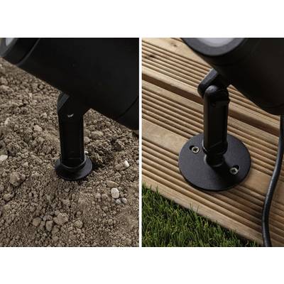 Zwei Ansichten einer schwarzen Bodenleuchte: links im Erdreich montiert, rechts auf Holzterrasse; zeigt vielseitige Installationsmöglichkeiten.