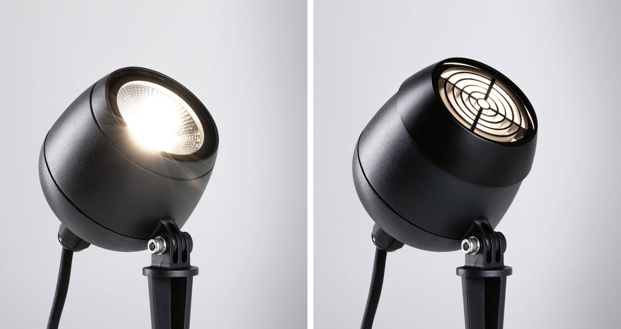 Zwei schwarze Strahler nebeneinander: links strahlt helles Licht nach vorn, rechts mit einem Gitter vor der Lichtquelle.