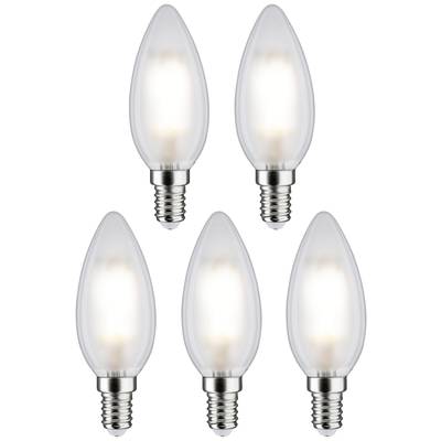 Fünf LED-Kerzenlampen in einer symmetrischen Anordnung. Sie haben eine weiße, matte Oberfläche und einen silbernen Schraubsockel.