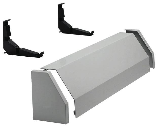 Metallverkleidung mit zwei schwarzen Halterungen. Geeignet für technische Anwendungen oder Montage von Geräten.