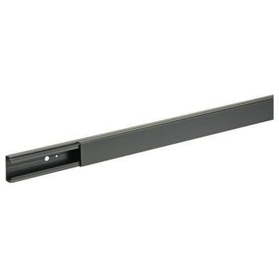 Ein schwarzes, rechteckiges Metallprofil mit mehreren Löchern auf einer Seite, das vermutlich als Führungsschiene eingesetzt wird.