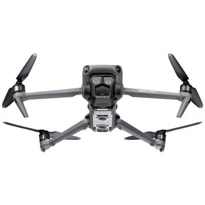 Drohnensicht von Mavic 3 Pro mit vier Rotoren und Kamera. Die Drohne ist in der Luft positioniert und zeigt die Unterseite mit Elektronikmodulen.