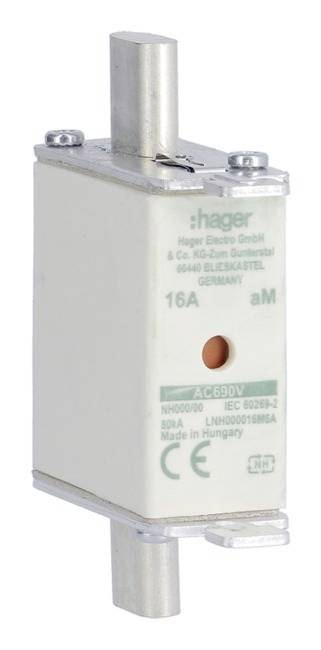 Eine Hager-Sicherung mit 16A, aM-Kennzeichnung. Oben die Seriennummer und CE-Zertifizierung sichtbar, Markenname gedruckt.