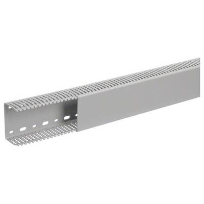 Graue Kabelrinne mit abnehmbarer Abdeckung und seitlichen Belüftungsschlitzen, dient zur organisierten Kabelführung in Elektroinstallationen.