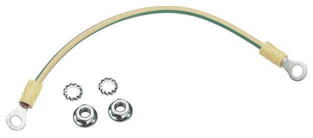 Gelb-grünes Erdungskabel mit zwei Anschlussösen, daneben zwei Zahnscheiben und zwei Muttern.