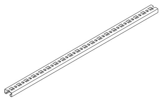 Ein langes, weißes Metallprofil mit rechteckigen Ausschnitten in regelmäßigen Abständen.