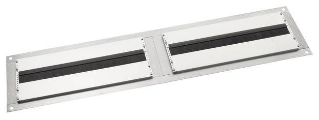 Kühlkörper aus Metall in rechteckiger Form mit zwei parallel angeordneten schwarzen Streifen, verwendet zur Wärmeableitung in elektronischen Geräten.