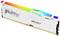 Ein weißer Kingston Fury Beast DDR5 RAM-Riegel mit farbiger RGB-Beleuchtung auf der Oberseite.
