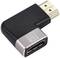 Ein schwarzer, L-förmiger HDMI-Adapter mit '8K UHD'-Aufschrift. Adapter hat einen Stecker und eine Buchse und dient zur Verbindung von Kabeln.