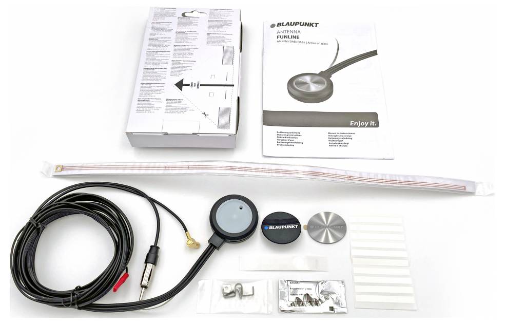 'Blaupunkt Antenne Funline' Verpackung mit Zubehör: Antennendraht, Kabel, Anschlussadapter und Bedienungsanleitung.