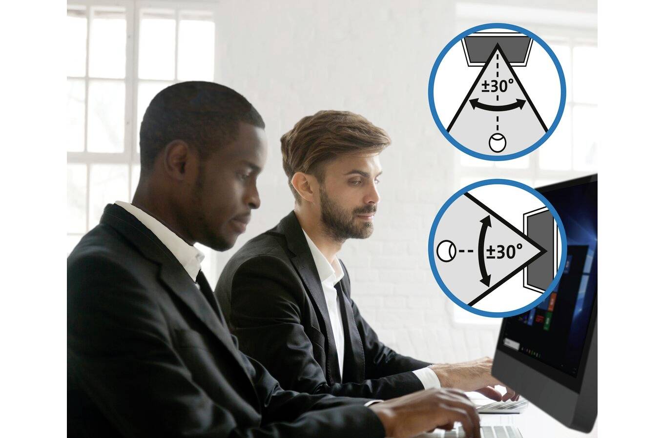 Zwei Personen in Anzügen arbeiten an Computern. Zwei Symbole zeigen optimalen Betrachtungswinkel für den Bildschirm an: ±30° horizontal und vertikal.