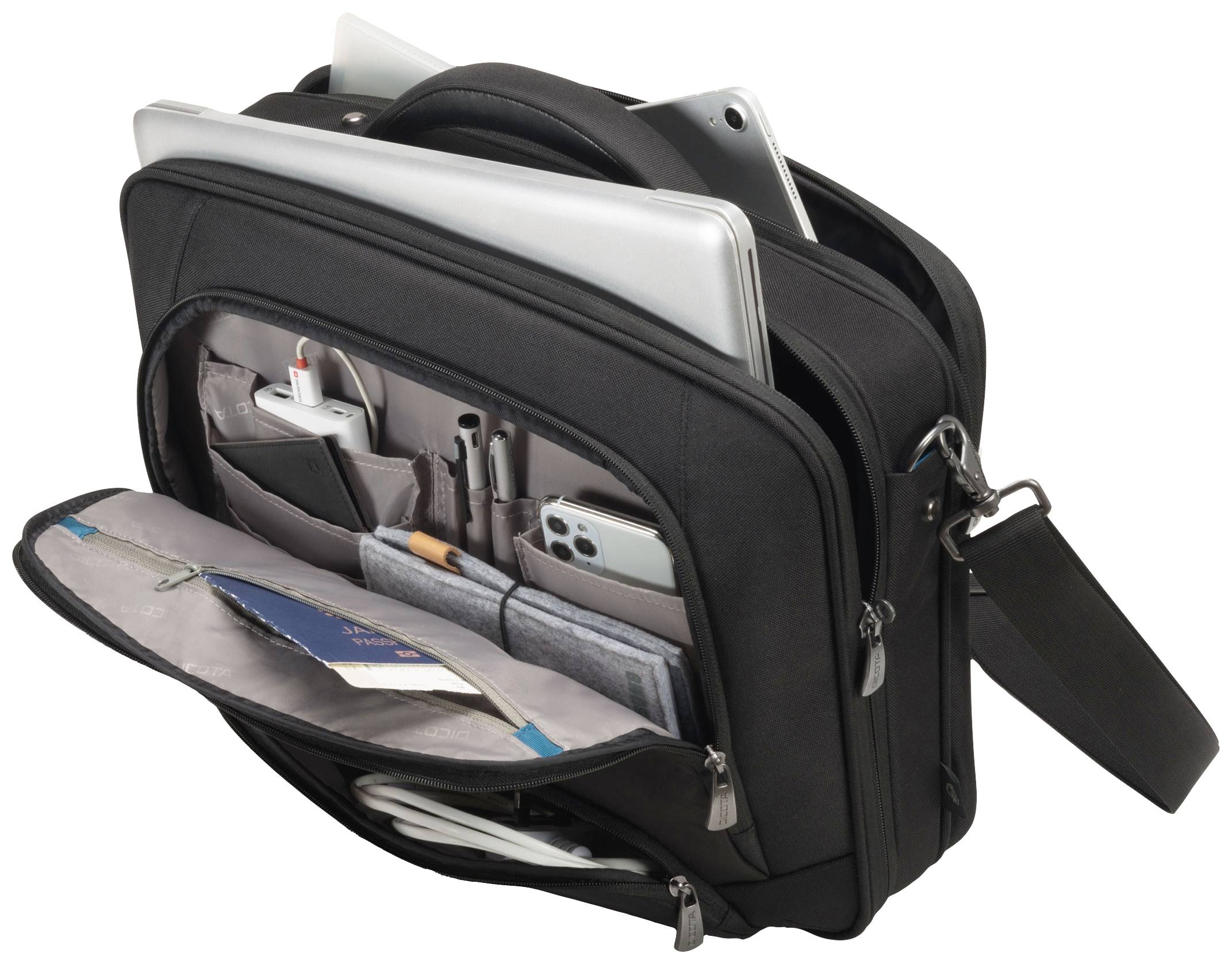 Schwarze Laptoptasche mit mehreren Fächern, die Laptops, ein Smartphone und Zubehör wie Stifte und Kabel enthält.