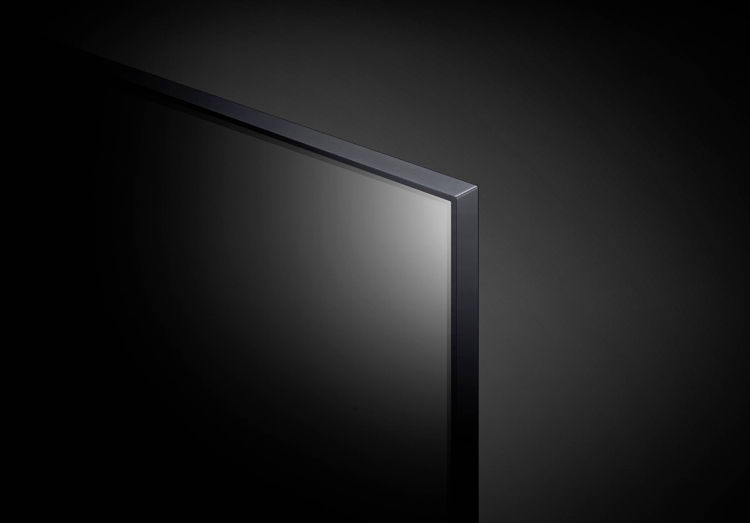 Ein schwarzer, dünner Fernsehrand gegen einen dunklen Hintergrund; moderne, minimalistische Ästhetik.