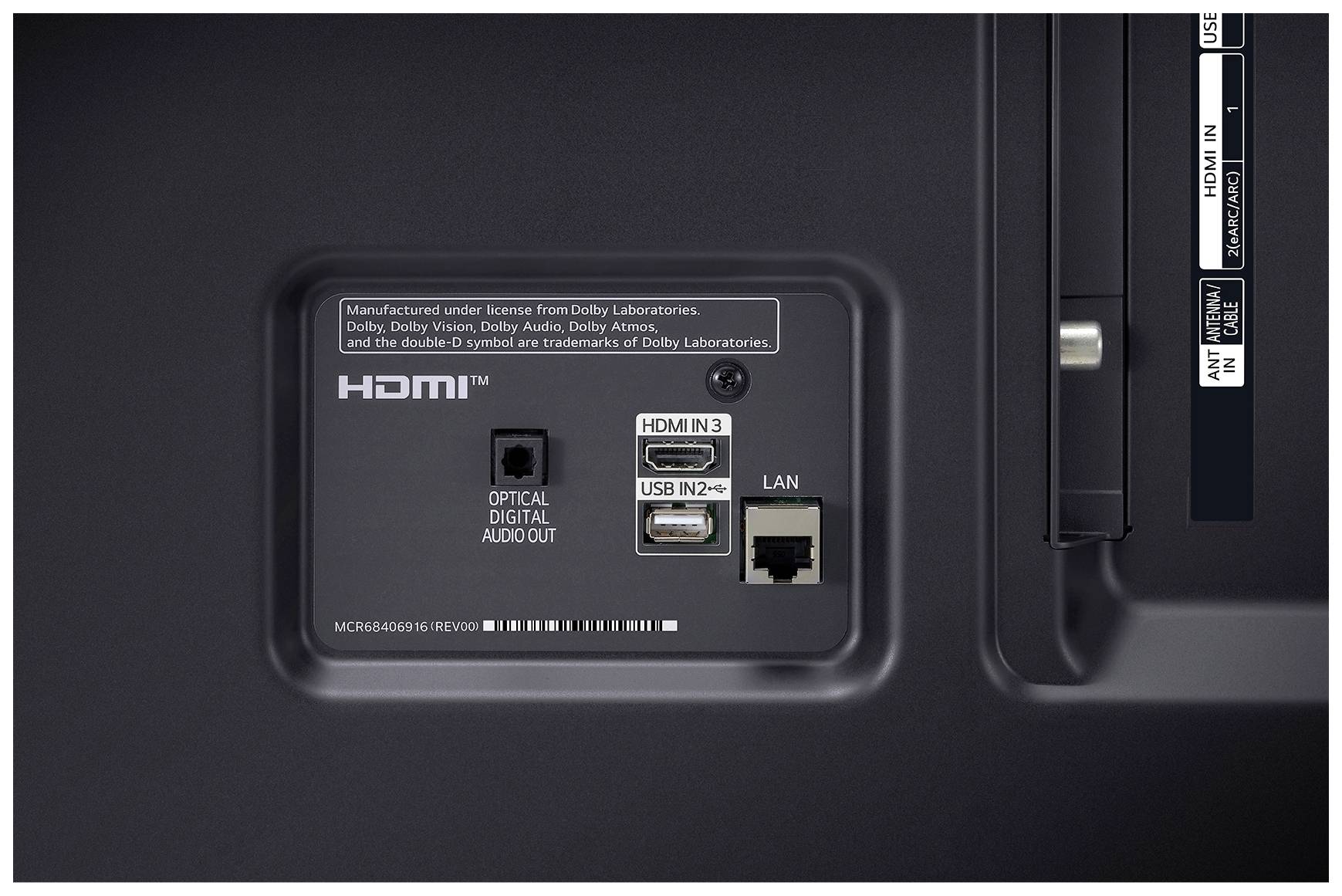 'Rückseite eines Geräts mit Anschlüssen: HDMI, optischer Audioausgang, USB IN, LAN. Hinweis auf Lizenz von Dolby Laboratories.'