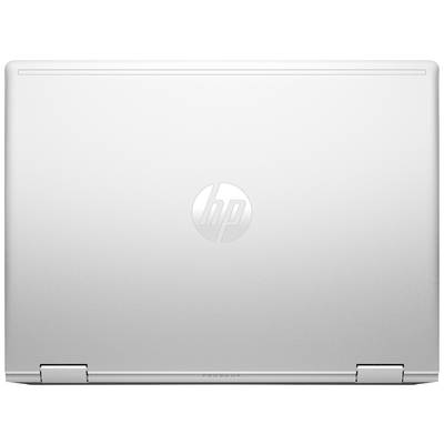 Ein silberner Laptop mit geschlossenem Deckel, auf dem das HP-Logo zentriert zu sehen ist.