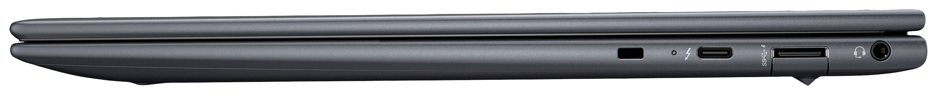 Ein geschlossenes, schlankes Laptop-Gehäuse von der Seite. Zu sehen sind Anschlüsse für USB, HDMI und Kopfhörer.