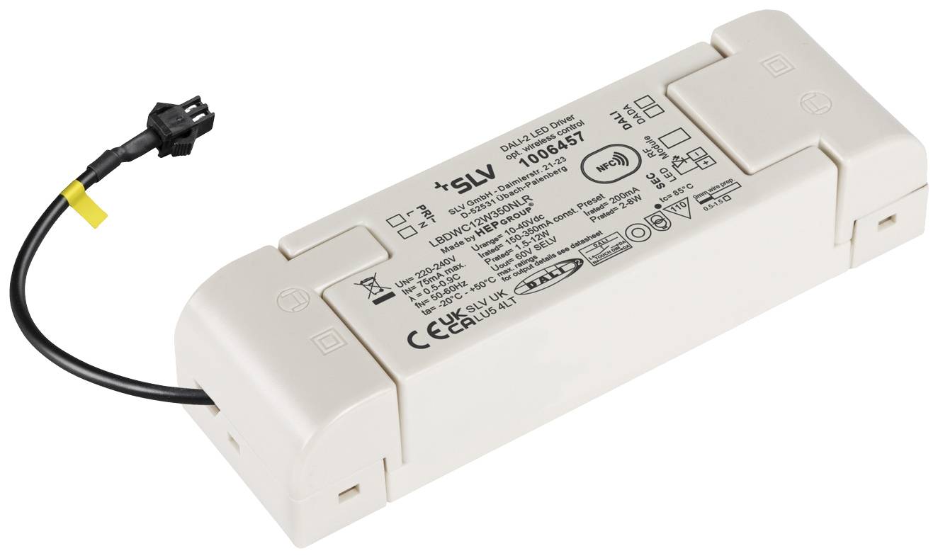 Weißes, rechteckiges LED-Netzteil der Marke SLV mit mehreren Sicherheits- und Normsymbolen auf der Oberfläche. Kabelverbindung an einer Seite.