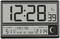 Digitale Wanduhr zeigt die Uhrzeit 12:28, das Datum Freitag, 22. Juli 2022, Sonnenaufgang um 5:11 und Sonnenuntergang um 21:14.