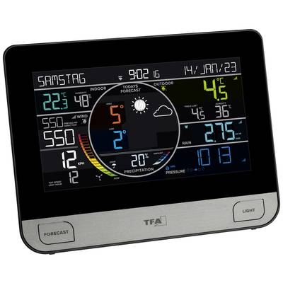 Digitales Wetterdisplay zeigt 'Samstag', Datum, Uhrzeit, Innen- und Außentemperatur, Feuchtigkeit, Windgeschwindigkeit, Niederschlag und Wettervorhersage.
