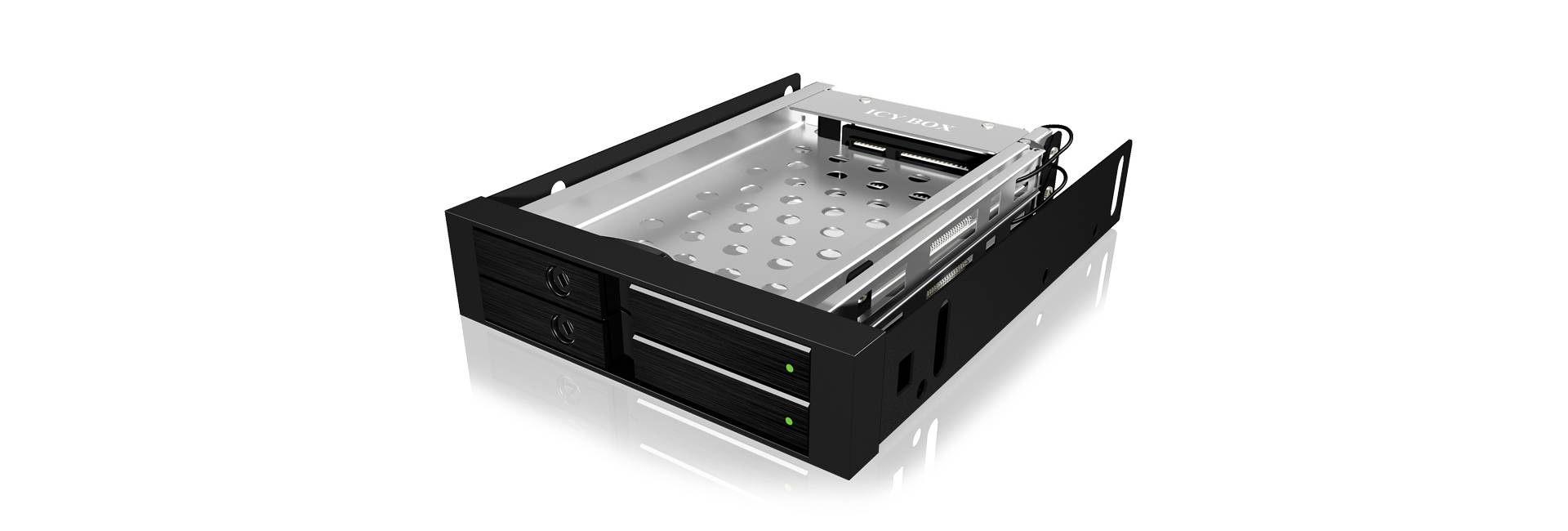 Ein schwarzer Festplattenrahmen mit zwei Einschüben für HDDs oder SSDs. Plätze teilweise ausgezogen, Metall- und Kunststoffstruktur.