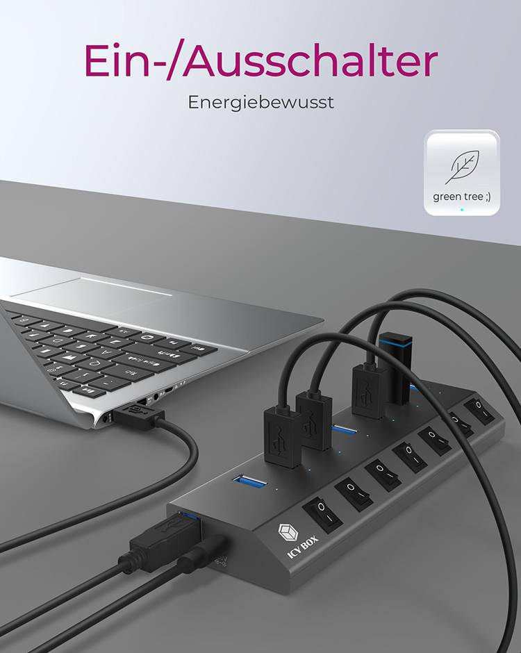 USB-Hub mit mehreren Anschlüssen, verbunden mit einem Laptop. Text: 'Ein-/Ausschalter, energiebewusst'. Symbol: Blatt mit Aufschrift 'green tree'.