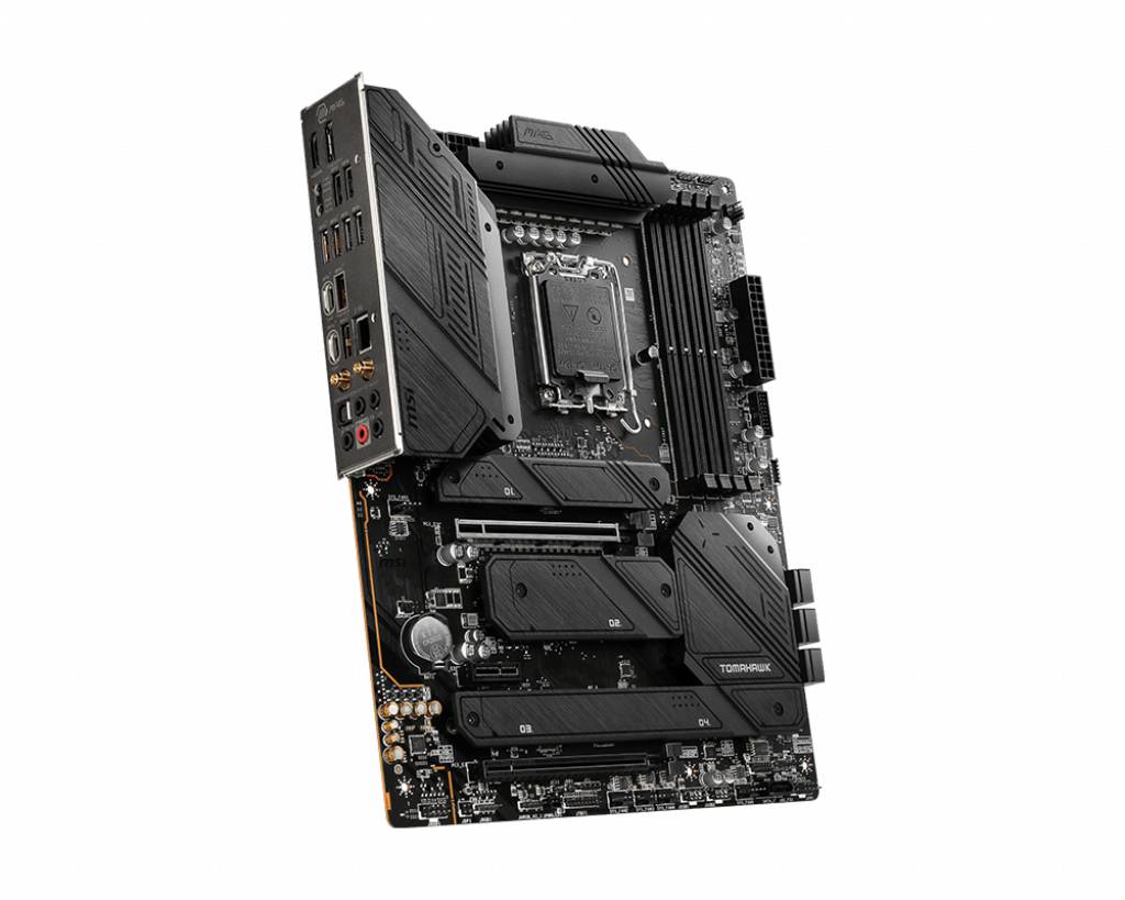 Ein Motherboard mit mehreren PCIe-Steckplätzen, RAM-Steckplätzen und Anschlüssen für USB, Audio und Netzwerkverbindungen.