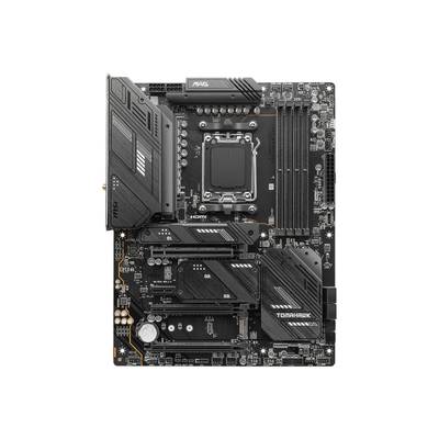 Schwarzes Mainboard, modellabhängig, mit mehreren PCIe-Steckplätzen, RAM-Steckplätzen und CPU-Sockel. Markierungen deuten auf Tomahawk-Modell hin.