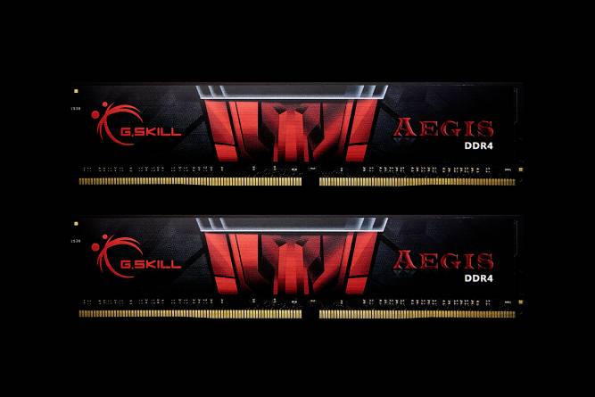 Zwei G.SKILL Aegis DDR4 RAM-Module, schwarz mit rotem Design, horizontal nebeneinander liegend, vor einem schwarzen Hintergrund.