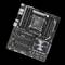 Ein Computer-Mainboard auf schwarzem Hintergrund, zeigt Steckplätze für RAM, Prozessor, Erweiterungskarten und Anschlüsse.