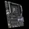 Ein Mainboard mit mehreren PCIe-Steckplätzen und Kühlkörpern, das für High-Performance-PCs konzipiert ist. Es verfügt über mehrere USB- und Audioanschlüsse.