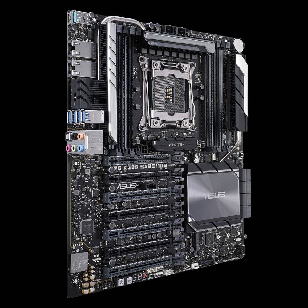 'ASUS X299 SAGE/10G Mainboard mit mehreren PCIe-Steckplätzen, CPU-Sockel und Kühlkörpern, seitliche Ansicht auf schwarzem Hintergrund.'
